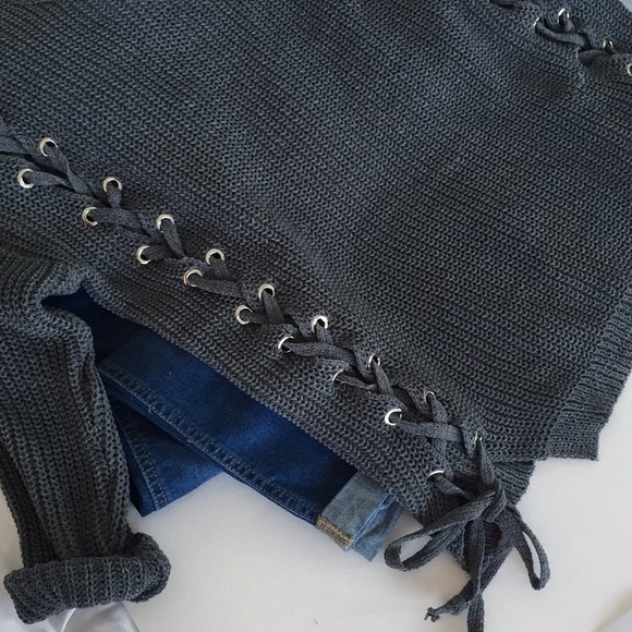 ❗️One Left ❗️NWT grey lace long sleeve sweater - Picture 6 of 8